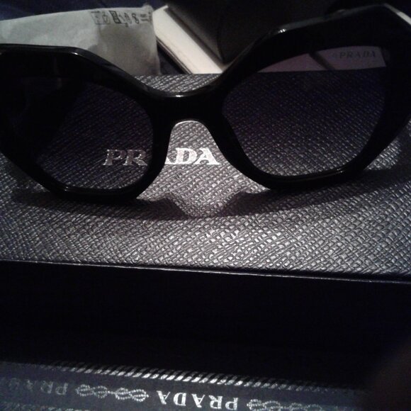 NEW!  Prada Large Geometric Black Grey Gradient Women's Sunglasses PR 16WS - Picture 1 of 15